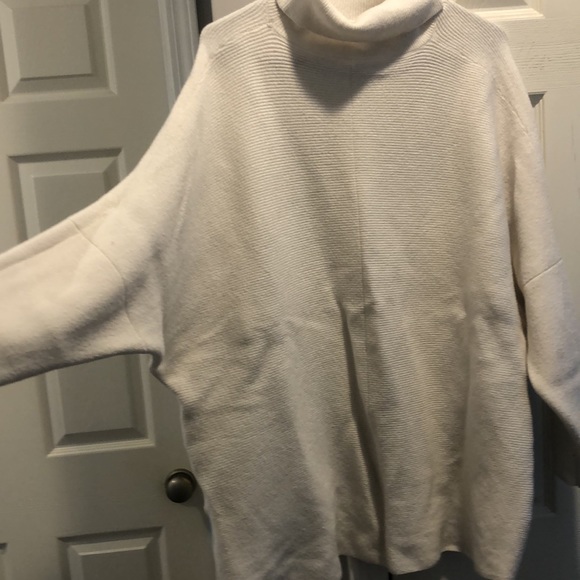 Oversized turtleneck with flouncy sleeve, casual or dress, good condition - Picture 2 of 2
